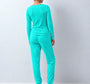 Vista trasera conjunto pijama largo con top integrado, camiseta de canalé y pantalón puño color turquesa