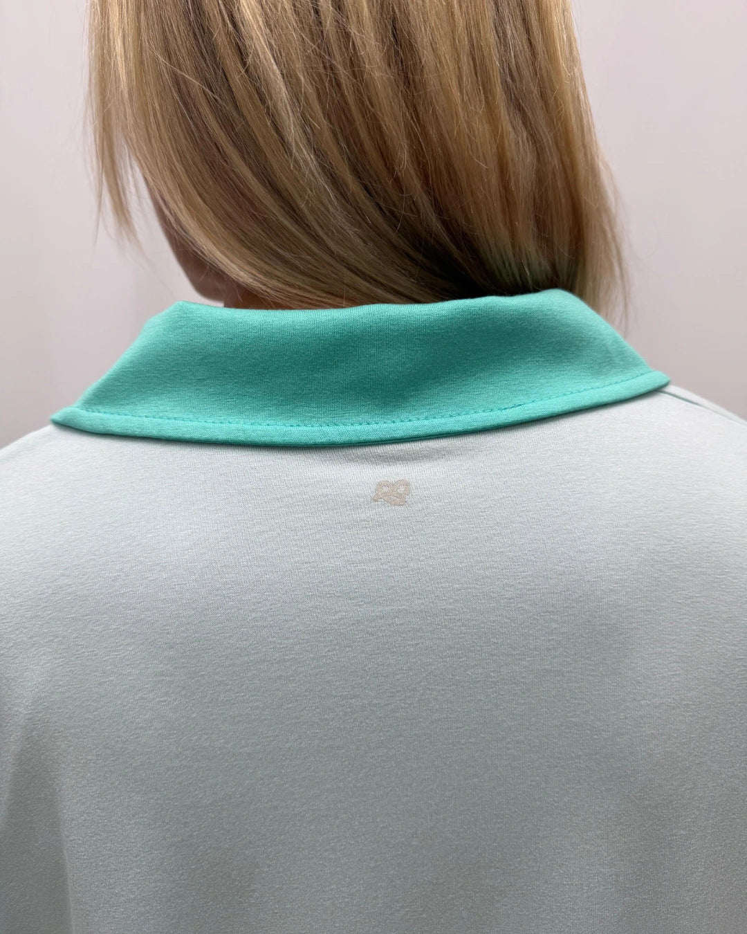 Pijama largo con top integrado, cuello sastre y pantalón con puño