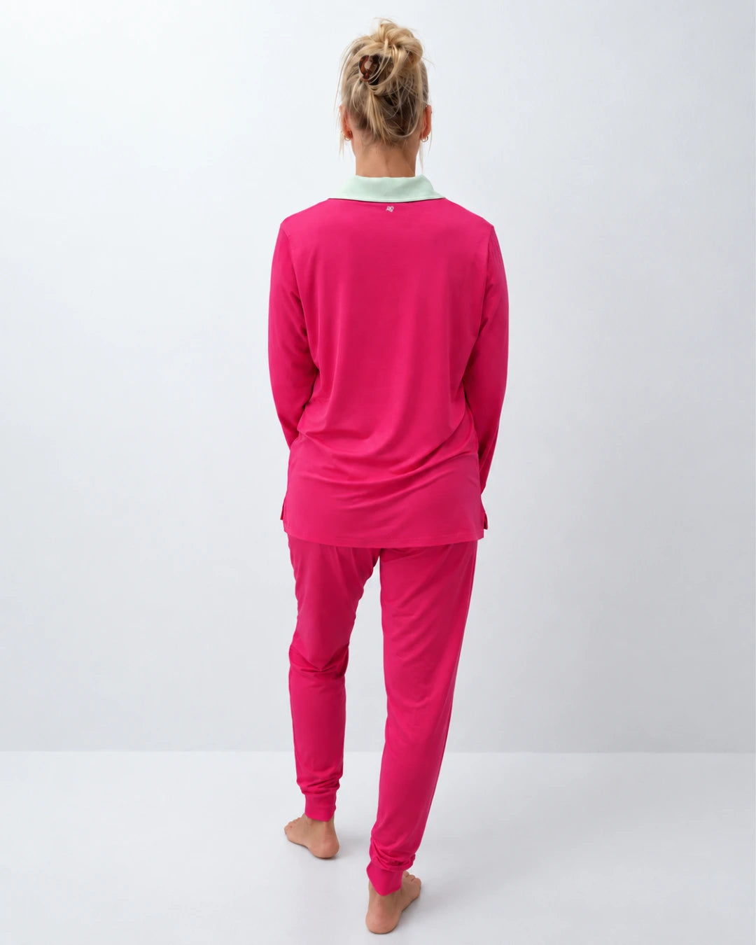 Pijama largo con top integrado, cuello sastre y pantalón con puño