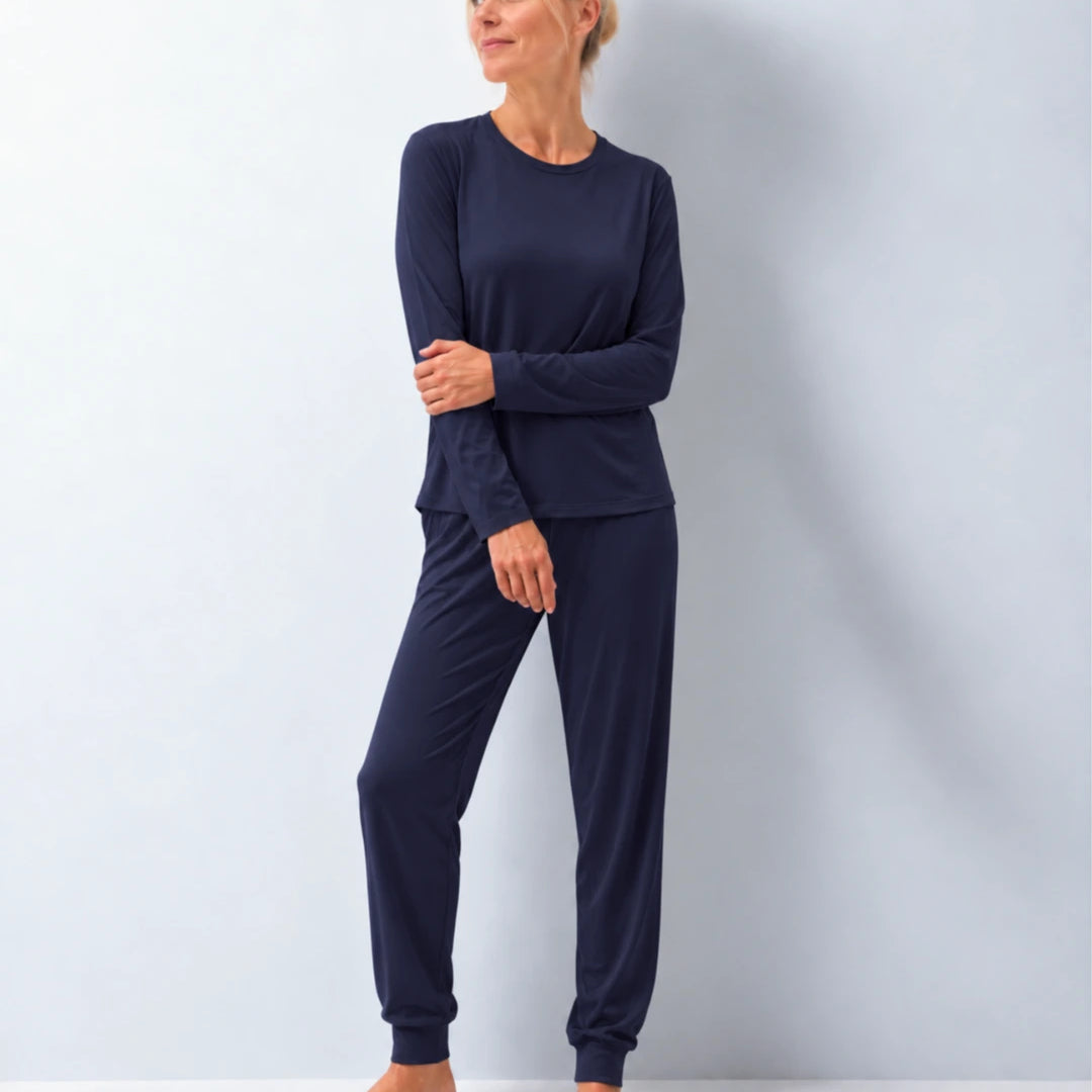 Pijama largo con top integrado, cuello redondo y pantalón con puño