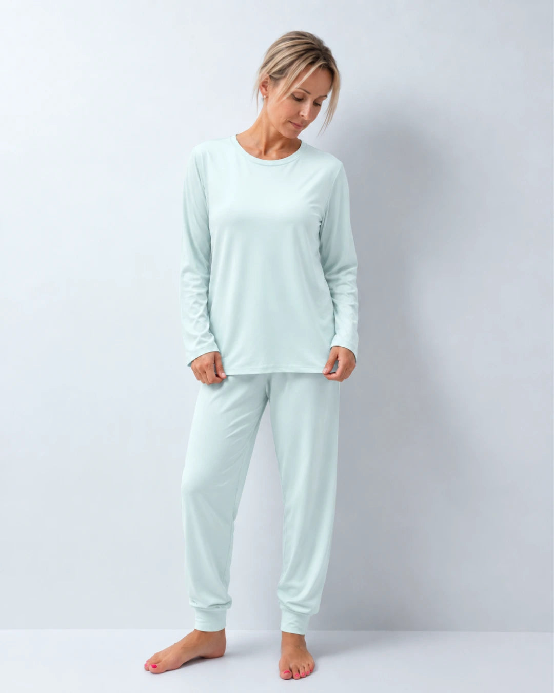 Pijama largo con top integrado, cuello redondo y pantalón con puño