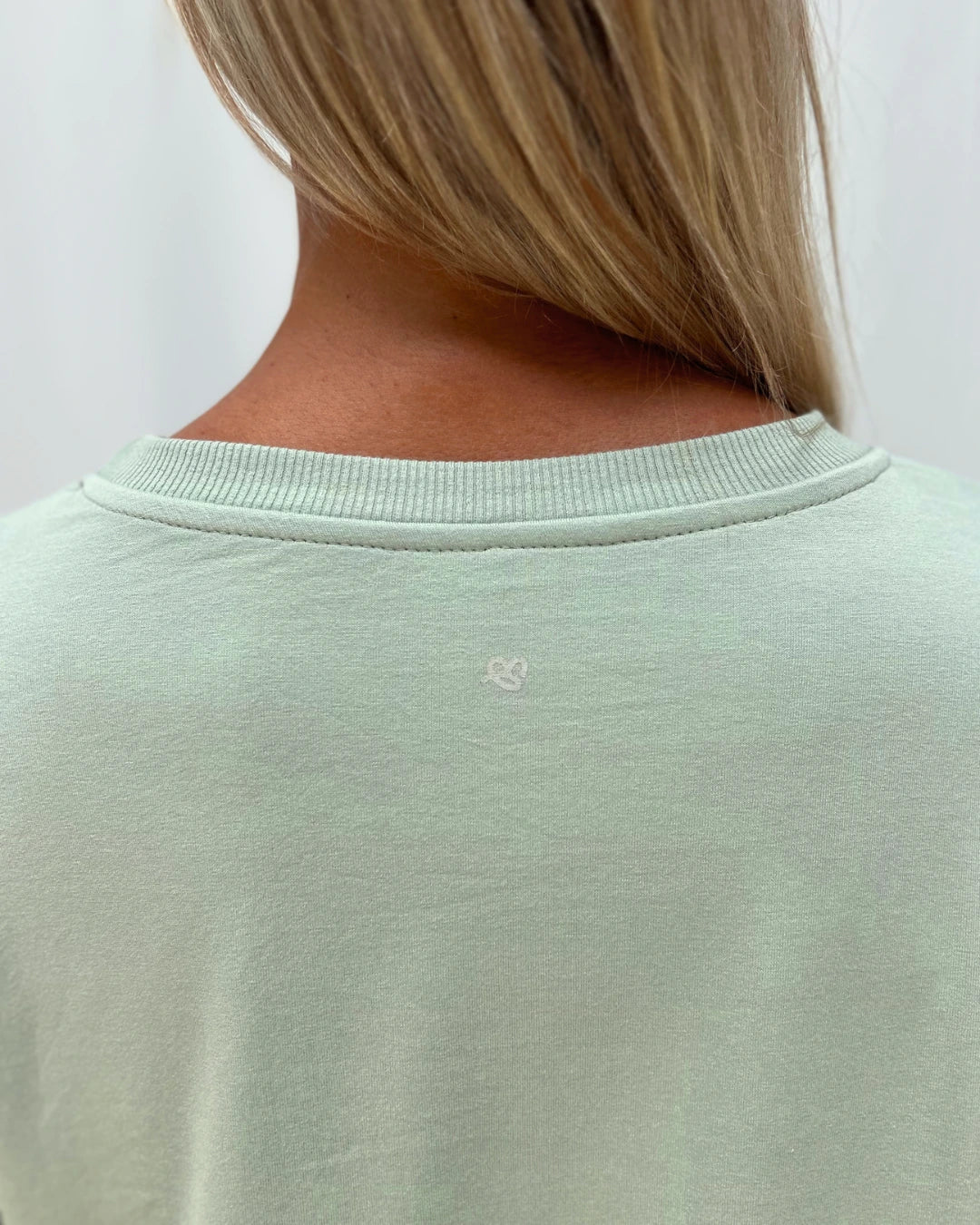 Pijama largo con top integrado, cuello redondo y pantalón con puño