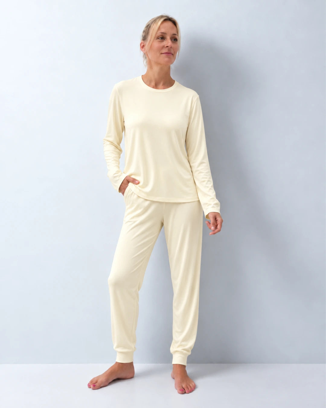 Pijama largo con top integrado, cuello redondo y pantalón con puño