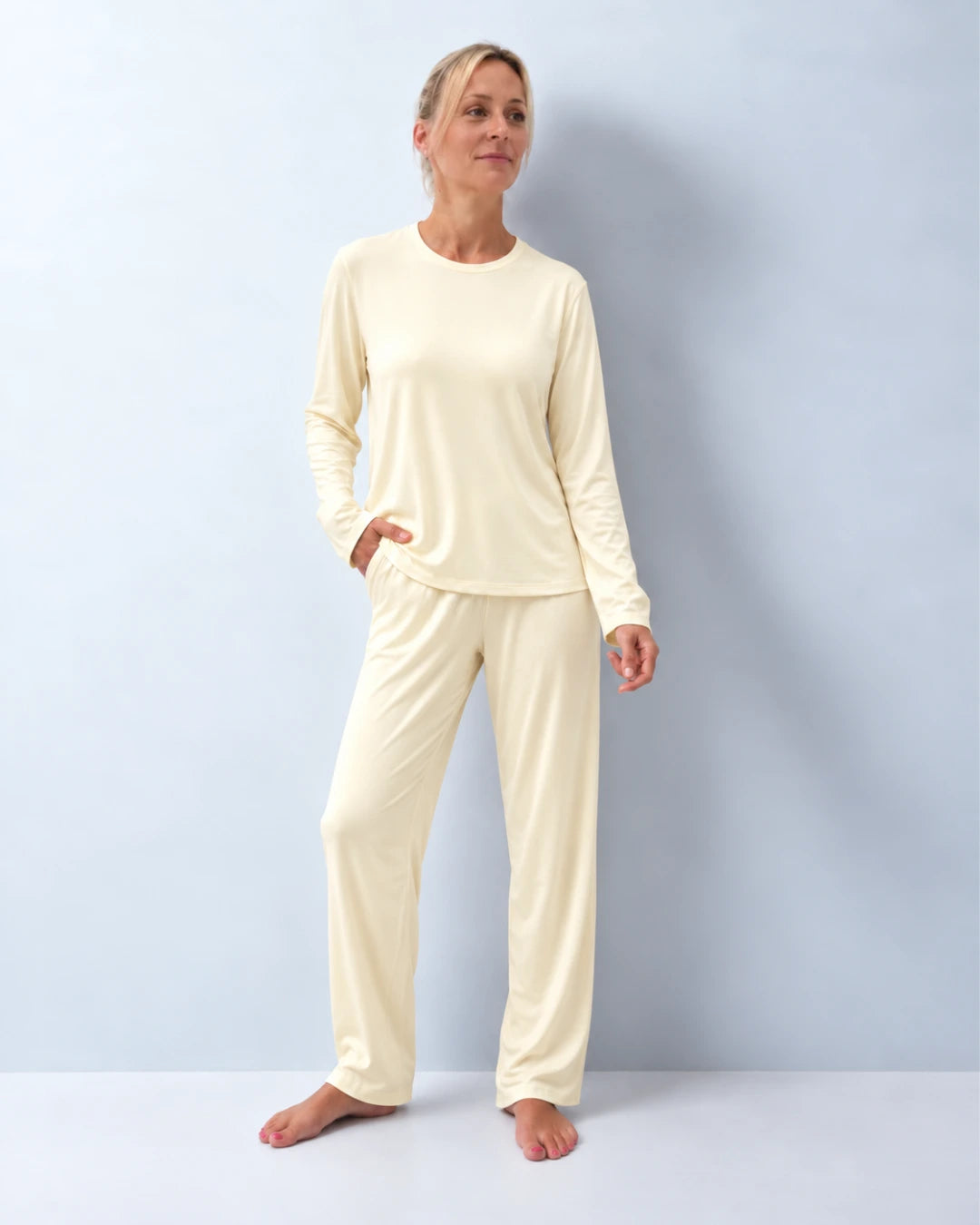 Pijama largo con top integrado, cuello redondo y pantalón recto